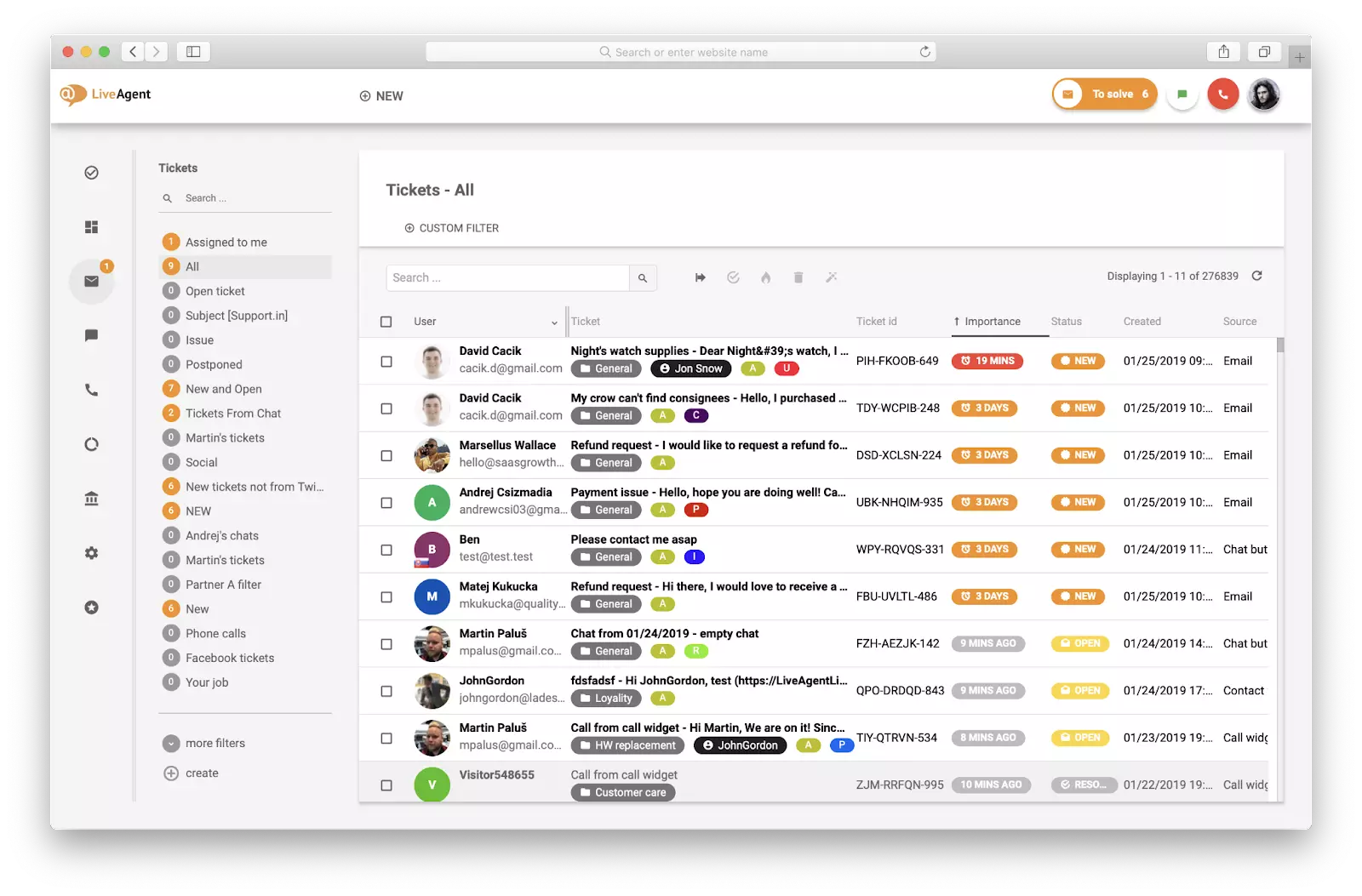 LiveAgent统一收件箱,显示所有工单在各渠道间的排序和分类情况,带有优先级和状态指示