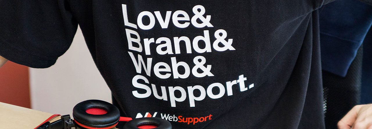 WebSupport 标语在衬衫上